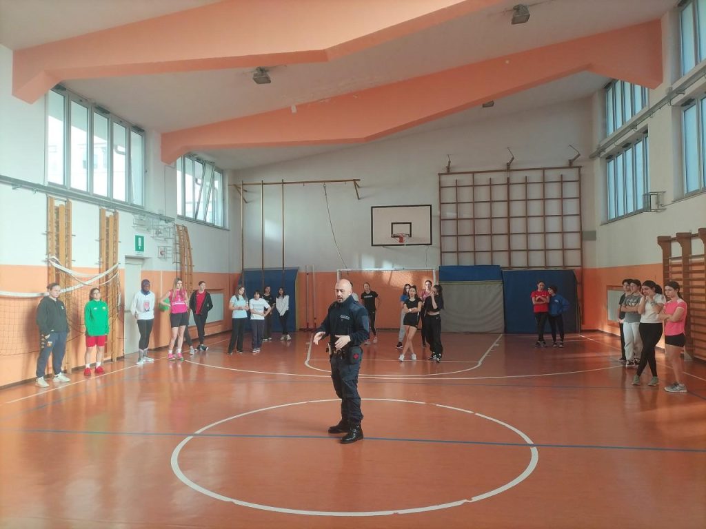 Corsi di autodifesa: coinvolti 200 ragazze e ragazzi degli istituti superiori cittadini